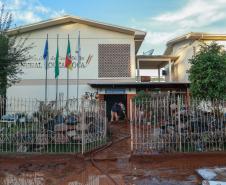 escola limpada pelos voluntários do IAT