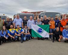 VOLUNTARIOS POSANDO PARA FOTO