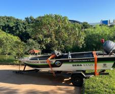 UM BARCO EM TERRA FIRME