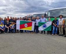 VOLUNTARIOS POSANDO PARA FOTO