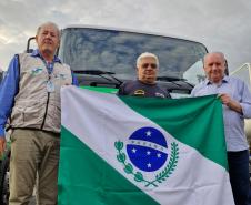 VOLUNTARIOS POSANDO PARA FOTO