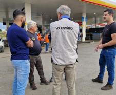 VOLUNTARIOS DEBATENDO