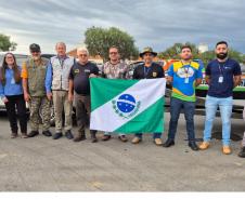 VOLUNTARIOS POSANDO PARA FOTO