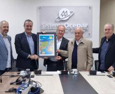 PRESENTES POSANDO PARA FOTO