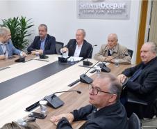 PRESENTES EM REUNIÃO