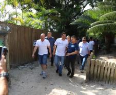 GOVERNADOR E COMITIVA PASSEANDO
