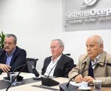PRESENTES EM REUNIÃO