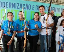 GOVERNADOR POSANDO COM ESPORTISTAS