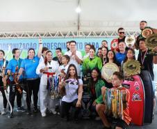GOVERNADOR POSANDO COM ESPORTISTAS