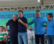 GOVERNADOR E COMITIVA POSANDO PARA FOTO
