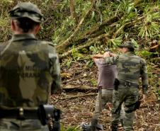 POLICIA AMBIENTAL EFETUANDO DETENÇÃO