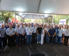 todos os participantes posando para foto