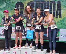 Foto de vencedores da corrida ecológica
