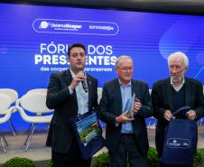 Foto do Governador Ratinho Júnior e demais autoridades em evento da Ocepar