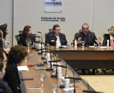 Foto de autoridades durante lançamento do PEM
