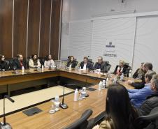Foto de autoridades durante lançamento do PEM