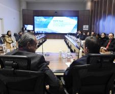 Foto de autoridades durante lançamento do PEM