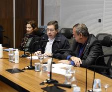 Foto de autoridades durante lançamento do PEM