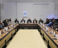 Foto de autoridades durante lançamento do PEM