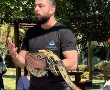 Foto de curso de manejo serpentes no Parque Lago Azul