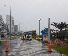 Foto de obras dos superspostes da orla de Matinhos