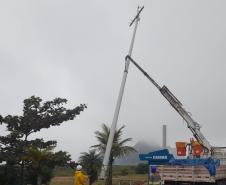 Foto de obras dos superspostes da orla de Matinhos