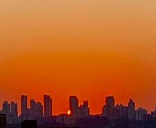 CIDADE NO POR DO SOL