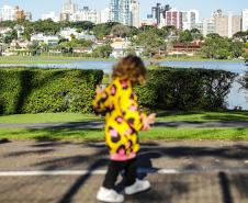 Foto de dia ensolarado em Parque do Paraná