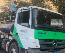 Foto de caminhão da Sedest combatendo incêndio