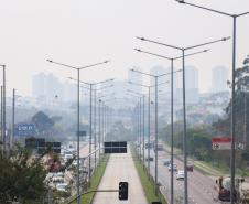 fumaça ao fundo tapando prédios
