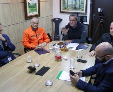 Foto de IAT e Sedest em reunião emergencial