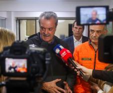 Foto do secretário dando entrevista