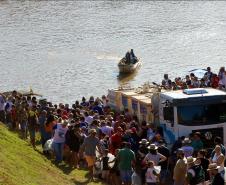 Nova fase do Rio Vivo começa com a soltura de 100 mil peixes no Rio Ivaí, no Noroeste