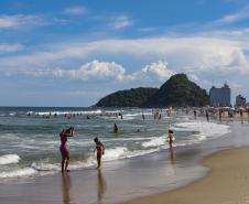Foto de banhistas em praia