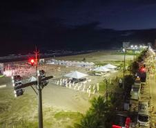 Foto de superpostes à noite