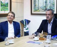 Reunião entre o secretário estadual do Desenvolvimento Sustentável, Everton Souza, e o prefeito de Foz, General Silva e Luna, sobre descentralização do licenciamento ambiental