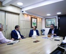 Reunião entre o secretário estadual do Desenvolvimento Sustentável, Everton Souza, e o prefeito de Foz, General Silva e Luna, sobre descentralização do licenciamento ambiental