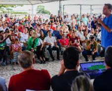 Foto do governador em evento de anúncio