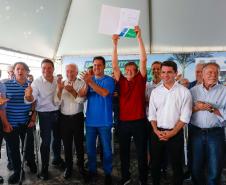 Foto de autoridades durante sanção de nova norma