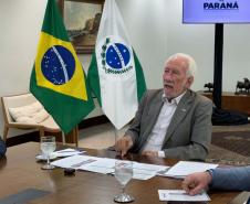 Foto de vice-governador, secretário do desenvolvimento sustentável e diretores da Sedest em reunião