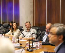 Foto de autoridades durante reunião