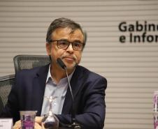 Foto de autoridades durante reunião