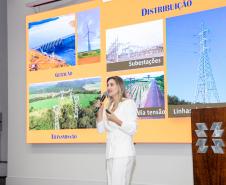 Foto de autoridades discursando em evento