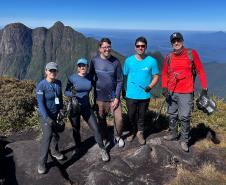 Mutirão de limpeza organizado pelo IAT recolhe 25 quilos de lixo do Parque Pico Paraná