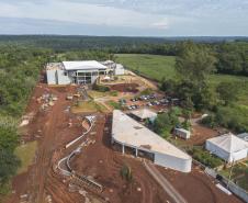 Fotos da visita do secretário ao aquário em construção