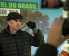 Foto de autoridades em cerimônia
