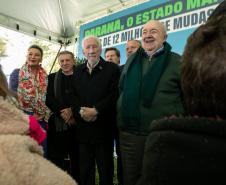 Foto de autoridades em cerimônia