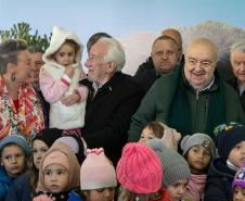 Foto de autoridades em cerimônia