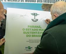 Foto de autoridades em cerimônia