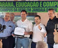 Foto de autoridades durante evento